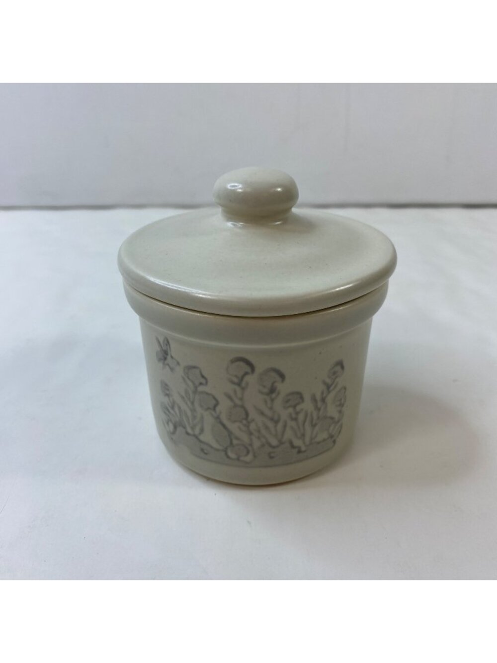 Pfaltzgraff Yorktowne 920 Stoneware Beige Jar Lid Handle Floral Pattern Vintage